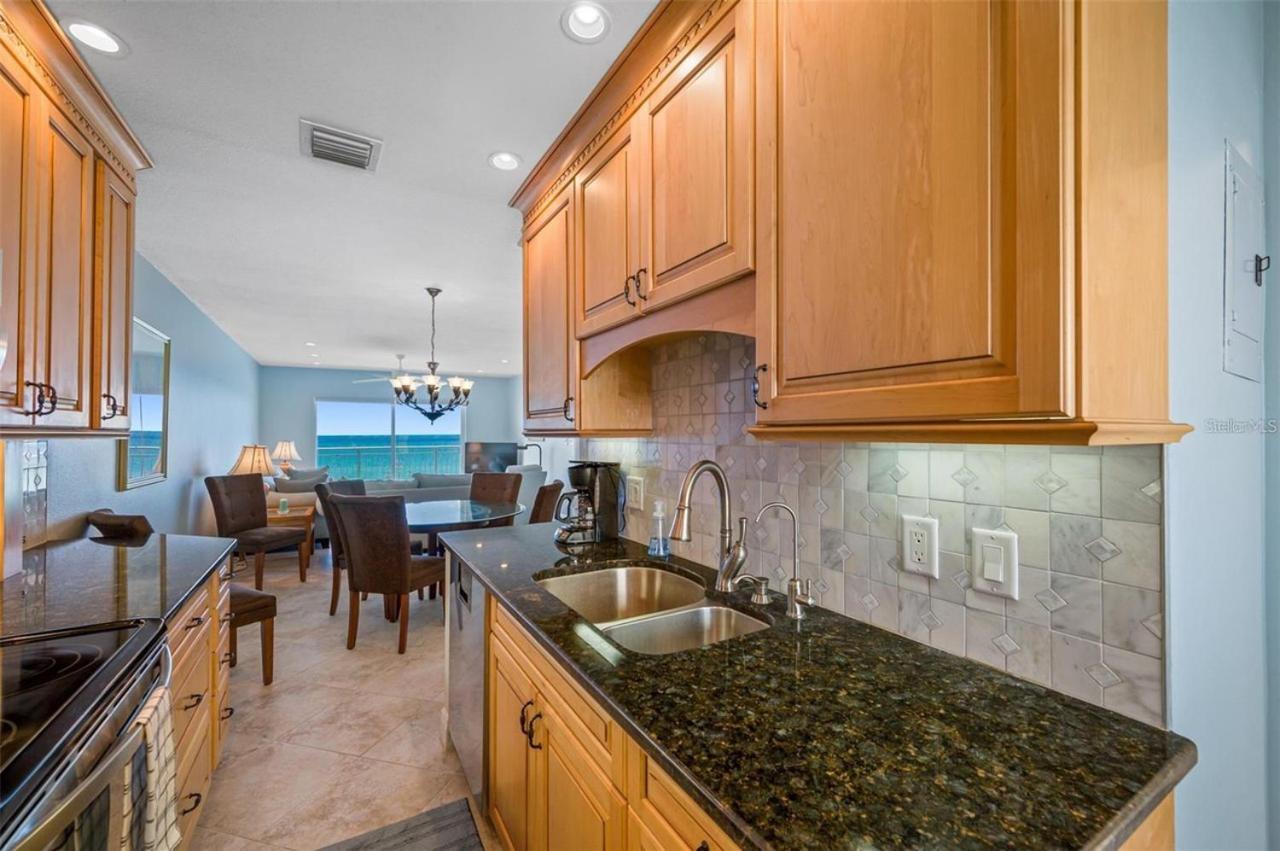 Oceanfront View Of Madeira Beach, Steps To The Beach - Madeira Norte Condo سانت بيتي بيتش المظهر الخارجي الصورة