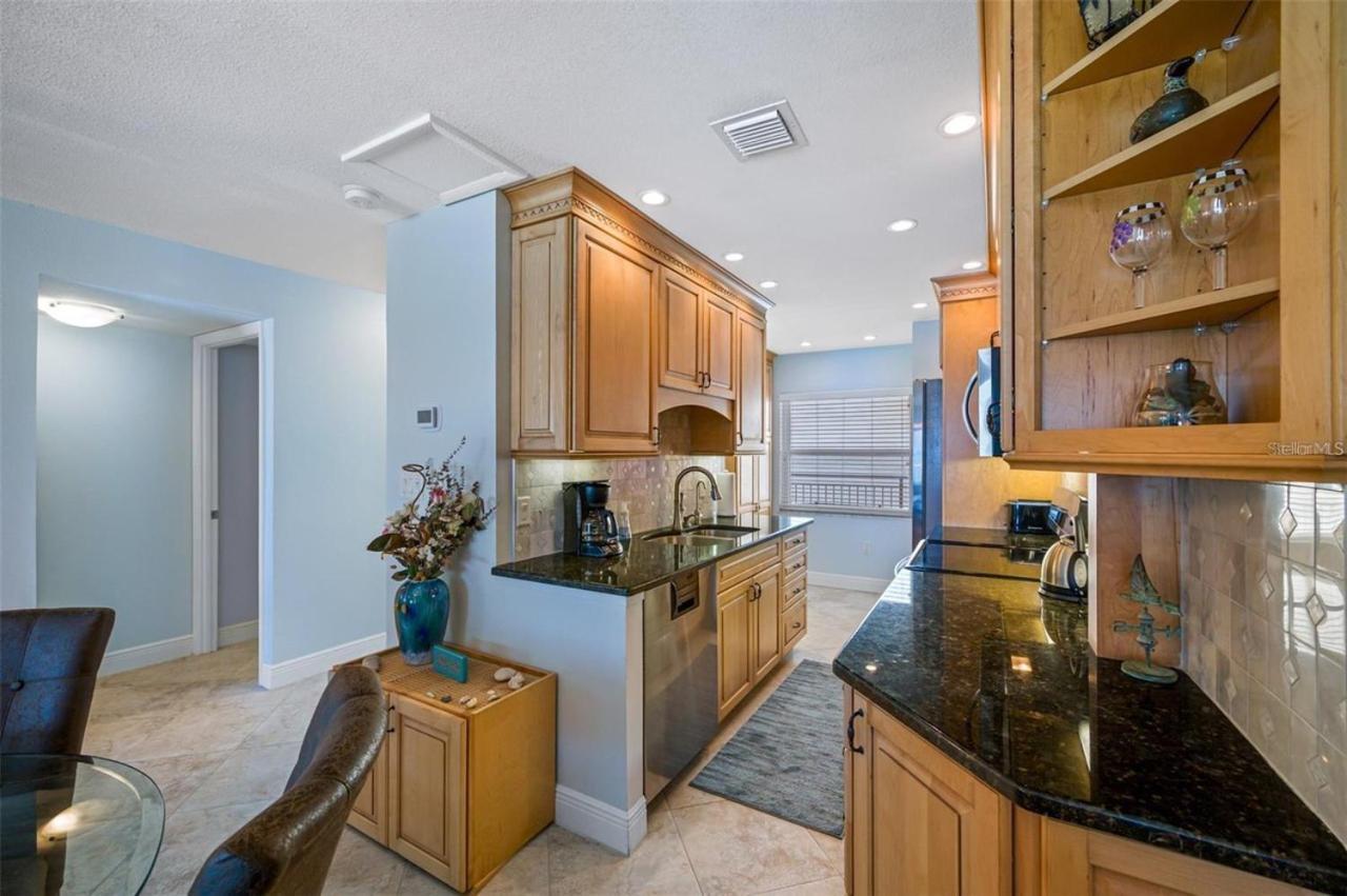 Oceanfront View Of Madeira Beach, Steps To The Beach - Madeira Norte Condo سانت بيتي بيتش المظهر الخارجي الصورة